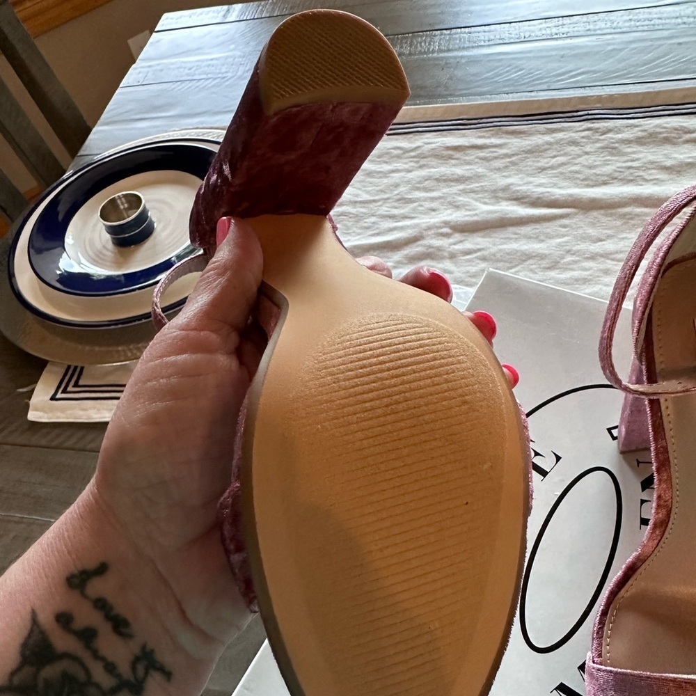 NWB Carson pink velvet 4in heel size 6 - Picture 5 of 12
